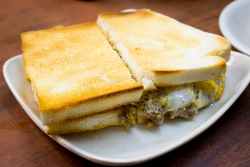 Sandwich grillé à l’œuf et au bœuf chez San Hoeng Jyun 新香園